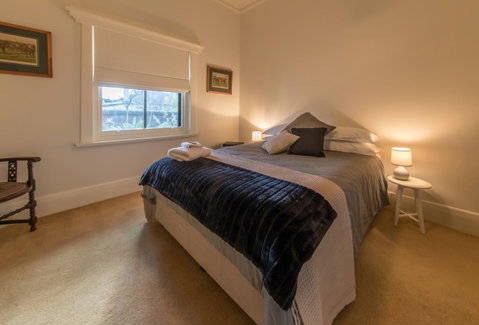 The Tudor House - Accommodation Rockhampton 11