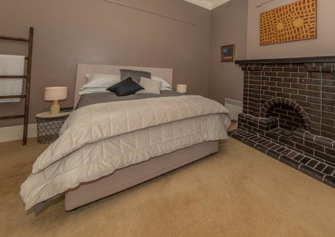 The Tudor House - Accommodation Rockhampton 12