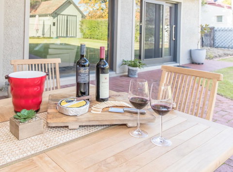 The Tudor House - Accommodation Rockhampton 18