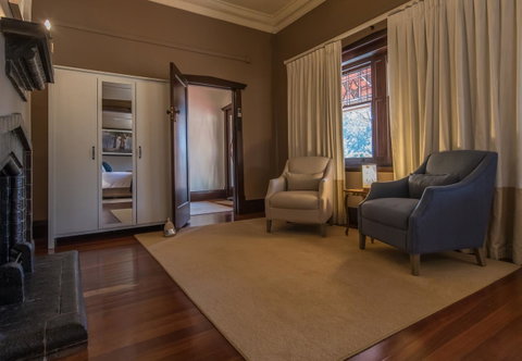 The Tudor House - Accommodation Rockhampton 3