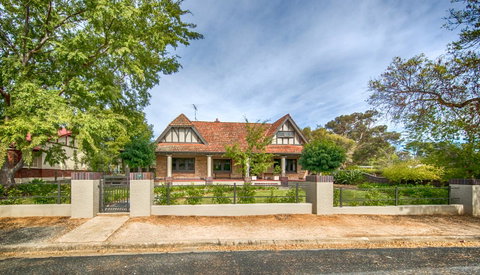 The Tudor House - Accommodation Rockhampton 21