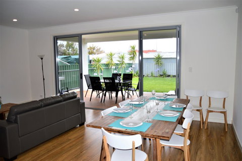 Eastern Breeze - Accommodation Rockhampton 3