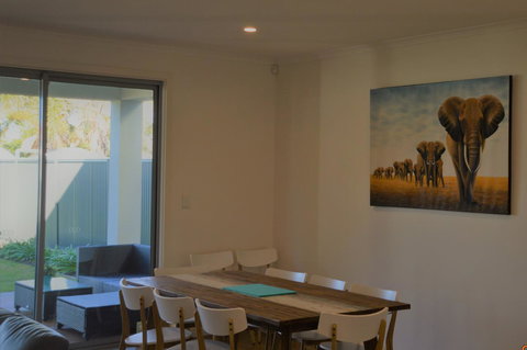 Eastern Breeze - Accommodation Rockhampton 4