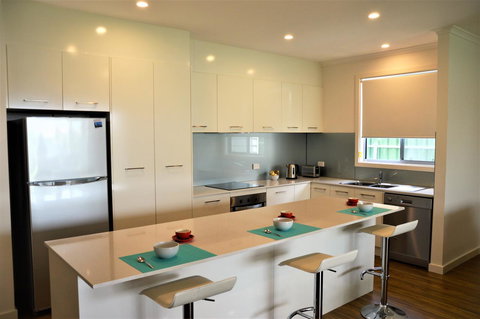 Eastern Breeze - Accommodation Rockhampton 0