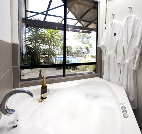 Majestic Oasis Apartments - Accommodation Rockhampton 9