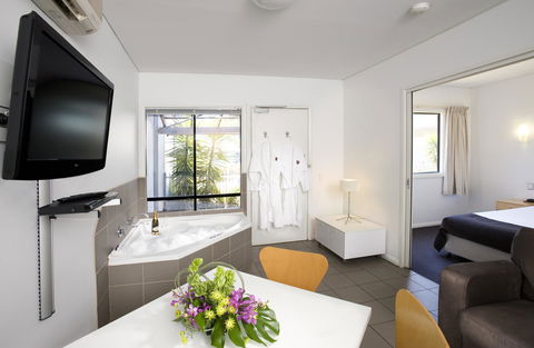 Majestic Oasis Apartments - Accommodation Rockhampton 14