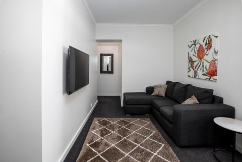 Bay 10 - Suites And Apartments - Accommodation Rockhampton 2