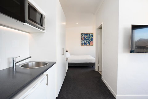 Bay 10 - Suites And Apartments - Accommodation Rockhampton 1