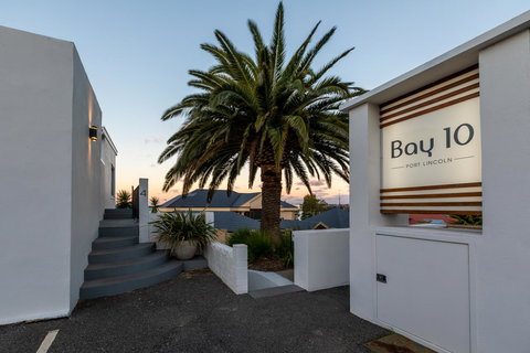 Bay 10 - Suites And Apartments - Accommodation Rockhampton 21