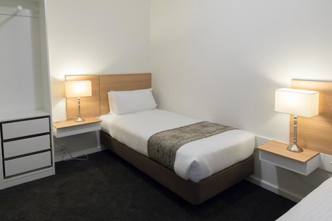 Bay 10 - Suites And Apartments - Accommodation Rockhampton 24