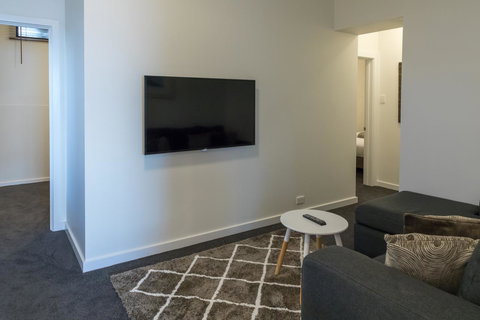 Bay 10 - Suites And Apartments - Accommodation Rockhampton 9