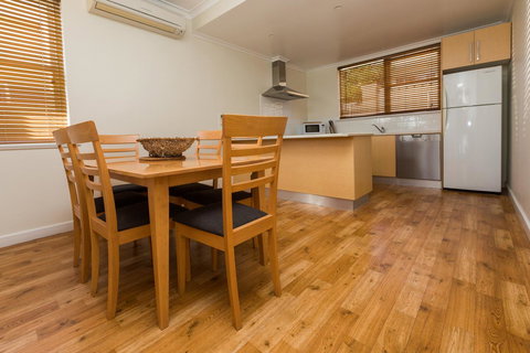 Bay 10 - Suites And Apartments - Accommodation Rockhampton 32