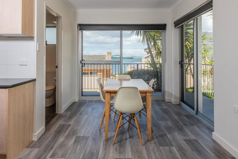 Bay 10 - Suites And Apartments - Accommodation Rockhampton 12