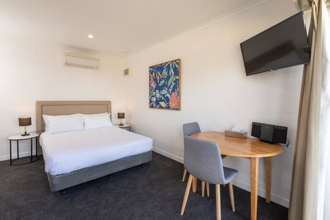 Bay 10 - Suites And Apartments - Accommodation Rockhampton 8