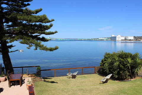 Bay 10 - Suites And Apartments - Accommodation Rockhampton 0