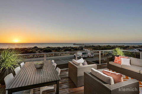 The Beach House @ Grange - Accommodation Rockhampton 0
