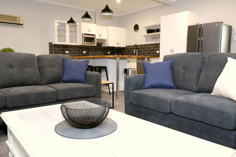 The Purple Door On Seaview - Accommodation Rockhampton 8