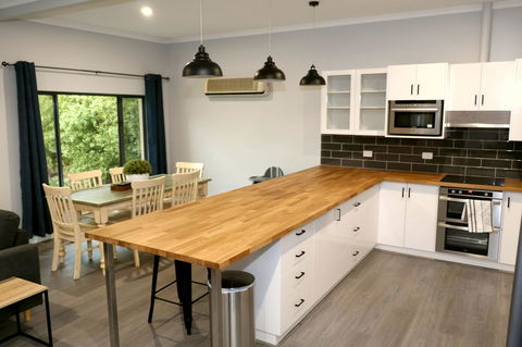 The Purple Door On Seaview - Accommodation Rockhampton 2