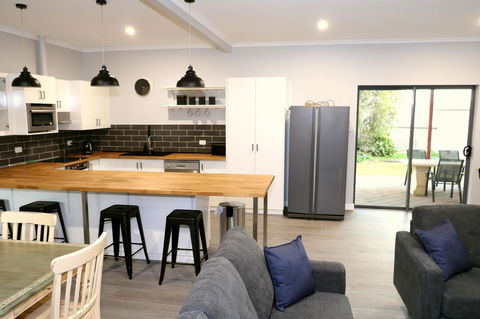 The Purple Door On Seaview - Accommodation Rockhampton 4