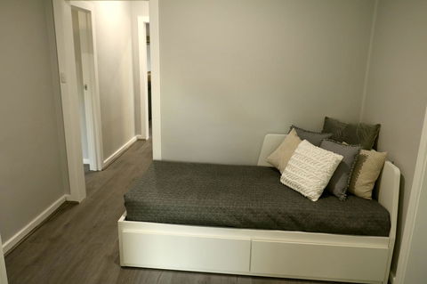 The Purple Door On Seaview - Accommodation Rockhampton 9