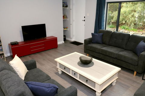 The Purple Door On Seaview - Accommodation Rockhampton 7