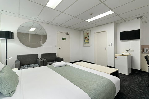 Cosmo On Bank - Accommodation Rockhampton 9