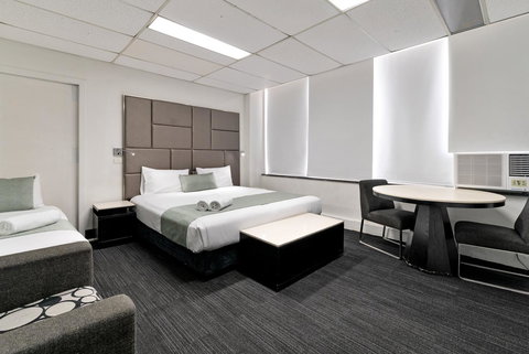 Cosmo On Bank - Accommodation Rockhampton 2