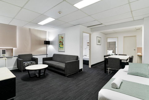 Cosmo On Bank - Accommodation Rockhampton 5