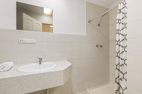 Cosmo On Bank - Accommodation Rockhampton 13
