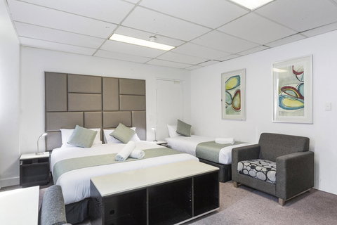 Cosmo On Bank - Accommodation Rockhampton 1