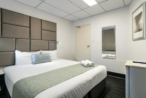 Cosmo On Bank - Accommodation Rockhampton 11