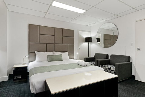 Cosmo On Bank - Accommodation Rockhampton 3