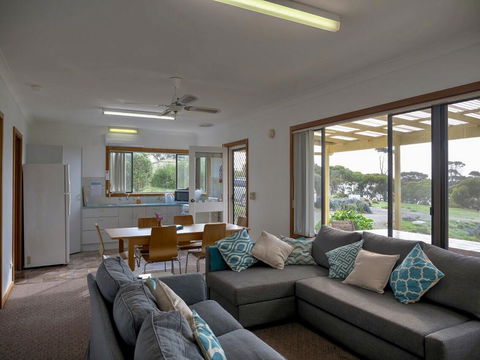 Emu Bay Holiday Homes - Accommodation Rockhampton 7