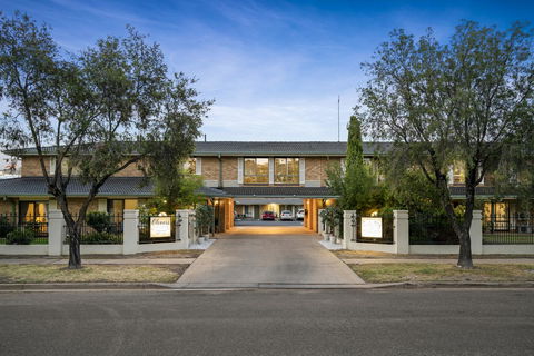 Garden City Motor Inn - Accommodation Rockhampton 0