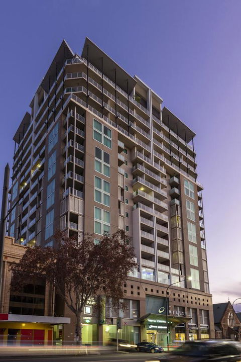 Oaks Adelaide Embassy Suites - Accommodation Rockhampton 9