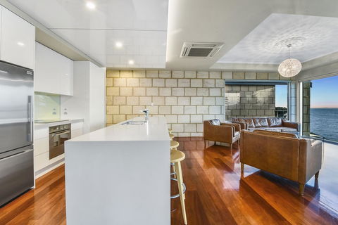 Aloha Waterfront Properties - Accommodation Rockhampton 22