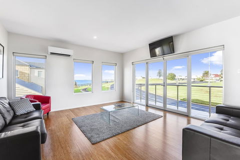 Aloha Waterfront Properties - Accommodation Rockhampton 30