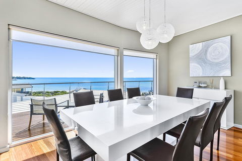 Aloha Waterfront Properties - Accommodation Rockhampton 11