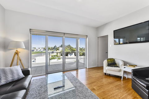 Aloha Waterfront Properties - Accommodation Rockhampton 29