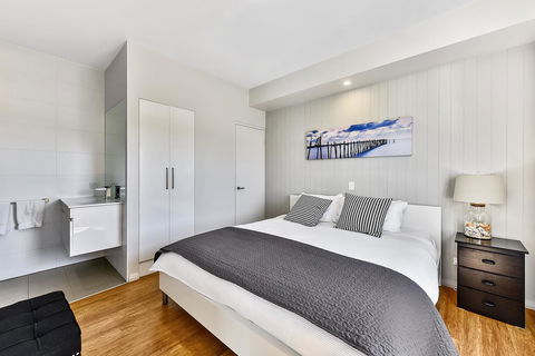 Aloha Waterfront Properties - Accommodation Rockhampton 21