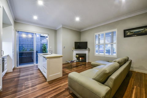 Aloha Central Luxury Apartments - Accommodation Rockhampton 3