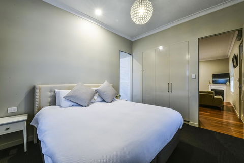 Aloha Central Luxury Apartments - Accommodation Rockhampton 14