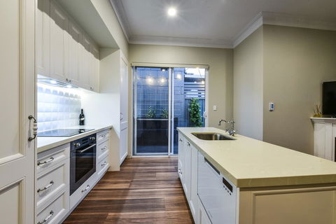 Aloha Central Luxury Apartments - Accommodation Rockhampton 10