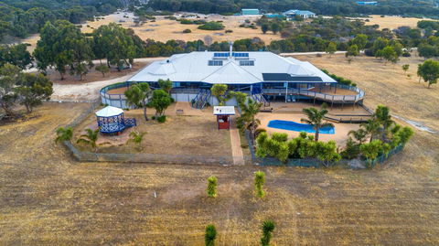 Doyles On The Bay - Accommodation Rockhampton 2