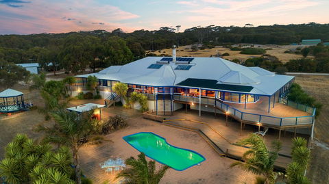 Doyles On The Bay - Accommodation Rockhampton 1