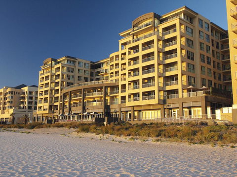 Oaks Glenelg Plaza Pier Suites - Accommodation Rockhampton 1
