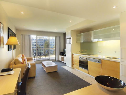 Oaks Glenelg Plaza Pier Suites - Accommodation Rockhampton 6