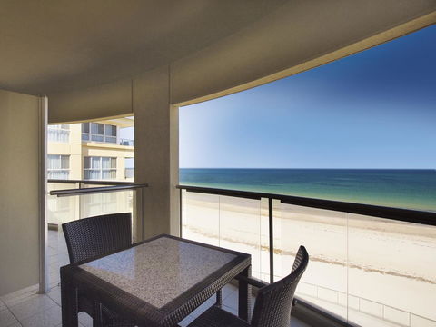 Oaks Glenelg Plaza Pier Suites - Accommodation Rockhampton 4