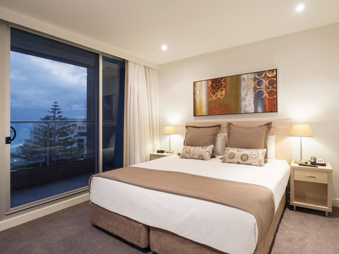 Oaks Glenelg Liberty Suites - Accommodation Rockhampton 12