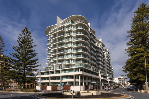 Oaks Glenelg Liberty Suites - Accommodation Rockhampton 0